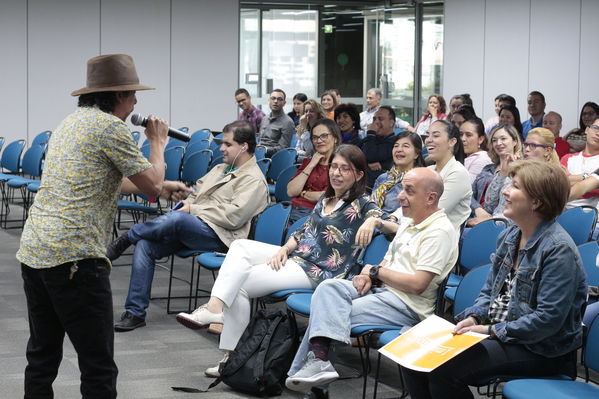 Programa ser mas del grupo EPM, apoya y valora las iniciativas de los empleados de la compañía 
Programa ser mas del grupo EPM, apoya y valora las iniciativas de los empleados de la compañía 
Fecha: Noviembre 15 2019.
Para descargar esta fotografía en alta resolución, haga clic sobre la imagen hasta que la misma se despliegue en la pantalla completa; luego dé clic derecho y elija la opción "guardar imagen como". 
En caso de publicación por cualquier medio, solicitamos acompañarla del crédito: "Foto EPM"
Palabras clave: Programa ser mas del grupo EPM, apoya y valora las iniciativas de los empleados de la compañía