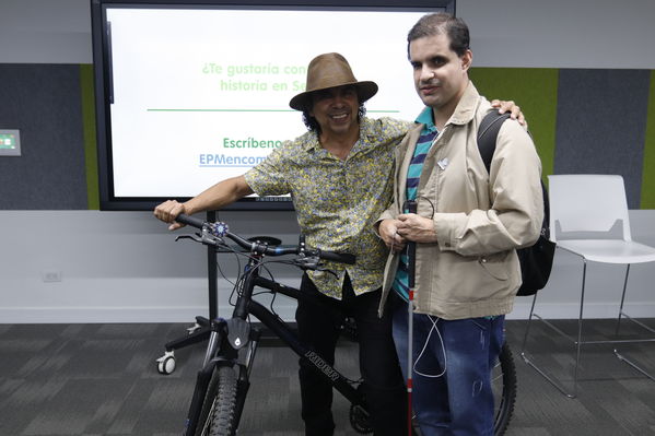 Programa ser mas del grupo EPM, apoya y valora las iniciativas de los empleados de la compañía 
Programa ser mas del grupo EPM, apoya y valora las iniciativas de los empleados de la compañía 
Fecha: Noviembre 15 2019.
Para descargar esta fotografía en alta resolución, haga clic sobre la imagen hasta que la misma se despliegue en la pantalla completa; luego dé clic derecho y elija la opción "guardar imagen como". 
En caso de publicación por cualquier medio, solicitamos acompañarla del crédito: "Foto EPM"
Palabras clave: Programa ser mas del grupo EPM, apoya y valora las iniciativas de los empleados de la compañía