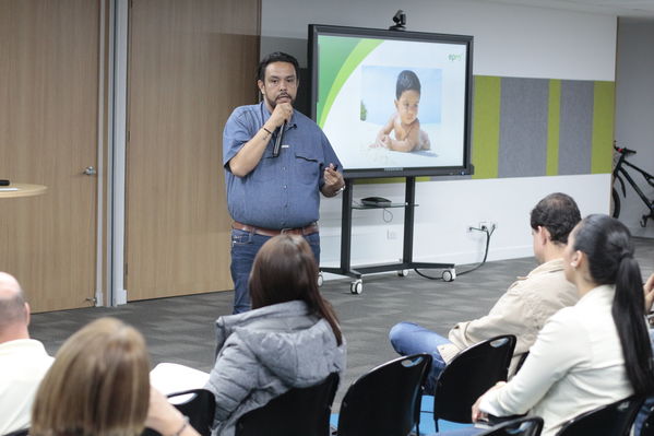 Programa ser mas del grupo EPM, apoya y valora las iniciativas de los empleados de la compañía 
Programa ser mas del grupo EPM, apoya y valora las iniciativas de los empleados de la compañía 
Fecha: Noviembre 15 2019.
Para descargar esta fotografía en alta resolución, haga clic sobre la imagen hasta que la misma se despliegue en la pantalla completa; luego dé clic derecho y elija la opción "guardar imagen como". 
En caso de publicación por cualquier medio, solicitamos acompañarla del crédito: "Foto EPM"
Palabras clave: Programa ser mas del grupo EPM, apoya y valora las iniciativas de los empleados de la compañía