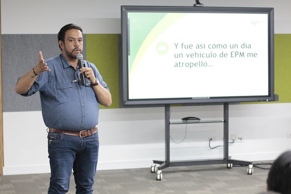 Programa ser mas del grupo EPM, apoya y valora las iniciativas de los empleados de la compañía 
Programa ser mas del grupo EPM, apoya y valora las iniciativas de los empleados de la compañía 
Fecha: Noviembre 15 2019.
Para descargar esta fotografía en alta resolución, haga clic sobre la imagen hasta que la misma se despliegue en la pantalla completa; luego dé clic derecho y elija la opción "guardar imagen como". 
En caso de publicación por cualquier medio, solicitamos acompañarla del crédito: "Foto EPM"
Palabras clave: Programa ser mas del grupo EPM, apoya y valora las iniciativas de los empleados de la compañía