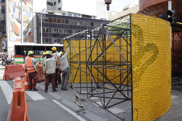 Montaje Alumbrados 2022 Avenida Oriental
Montaje Alumbrados 2022 Avenida Oriental
Fecha: Noviembre 15 2022
Para descargar esta fotografía en alta resolución, haga clic sobre la imagen hasta que la misma se despliegue en la pantalla completa; luego dé clic derecho y elija la opción "guardar imagen como". 
En caso de publicación por cualquier medio, solicitamos acompañarla del crédito: "Foto EPM"

Palabras clave: Montaje Alumbrados 2022 Avenida Oriental