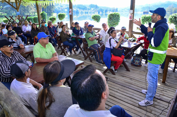 Recorrido Caminos Agua lideres comunitarios Acueducto Sur
Recorrido Caminos Agua lideres comunitarios Acueducto Sur.
Fecha: Noviembre 16 2019.
Para descargar esta fotografía en alta resolución, haga clic sobre la imagen hasta que la misma se despliegue en la pantalla completa; luego dé clic derecho y elija la opción "guardar imagen como". 
En caso de publicación por cualquier medio, solicitamos acompañarla del crédito: "Foto EPM"
Palabras clave: Recorrido Caminos Agua lideres comunitarios Acueducto Sur