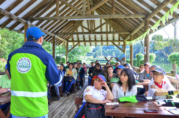 Recorrido Caminos Agua lideres comunitarios Acueducto Sur
Recorrido Caminos Agua lideres comunitarios Acueducto Sur.
Fecha: Noviembre 16 2019.
Para descargar esta fotografía en alta resolución, haga clic sobre la imagen hasta que la misma se despliegue en la pantalla completa; luego dé clic derecho y elija la opción "guardar imagen como". 
En caso de publicación por cualquier medio, solicitamos acompañarla del crédito: "Foto EPM"
Palabras clave: Recorrido Caminos Agua lideres comunitarios Acueducto Sur