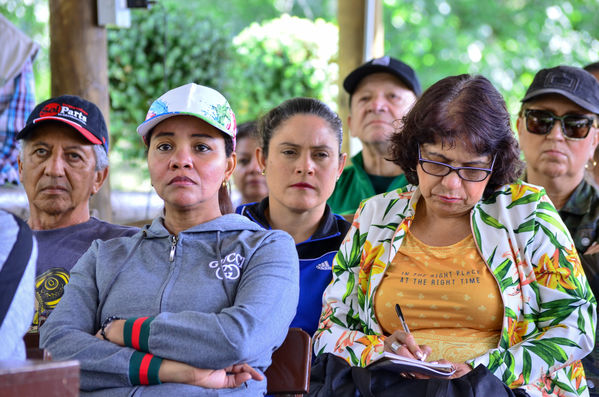 Recorrido Caminos Agua lideres comunitarios Acueducto Sur
Recorrido Caminos Agua lideres comunitarios Acueducto Sur.
Fecha: Noviembre 16 2019.
Para descargar esta fotografía en alta resolución, haga clic sobre la imagen hasta que la misma se despliegue en la pantalla completa; luego dé clic derecho y elija la opción "guardar imagen como". 
En caso de publicación por cualquier medio, solicitamos acompañarla del crédito: "Foto EPM"
Palabras clave: Recorrido Caminos Agua lideres comunitarios Acueducto Sur