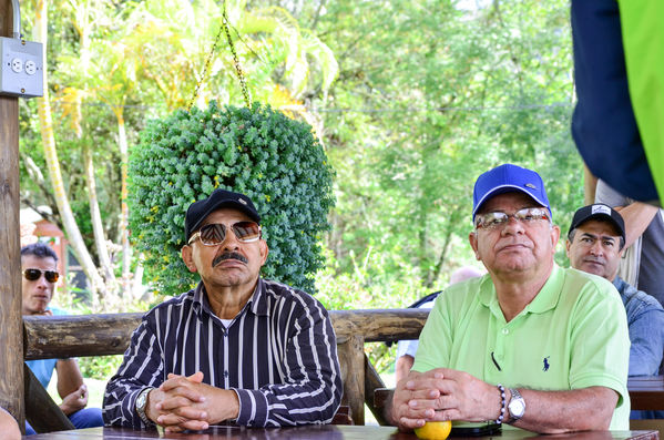 Recorrido Caminos Agua lideres comunitarios Acueducto Sur
Recorrido Caminos Agua lideres comunitarios Acueducto Sur.
Fecha: Noviembre 16 2019.
Para descargar esta fotografía en alta resolución, haga clic sobre la imagen hasta que la misma se despliegue en la pantalla completa; luego dé clic derecho y elija la opción "guardar imagen como". 
En caso de publicación por cualquier medio, solicitamos acompañarla del crédito: "Foto EPM"
Palabras clave: Recorrido Caminos Agua lideres comunitarios Acueducto Sur
