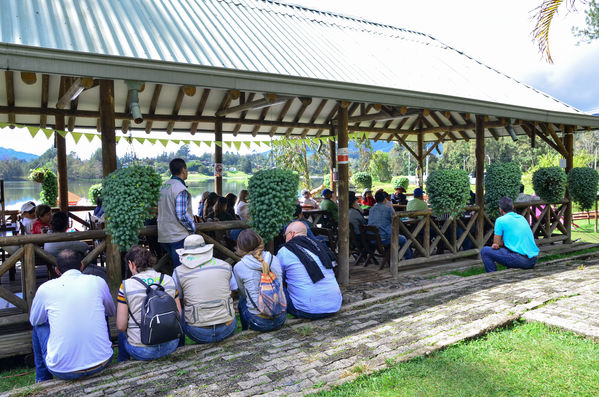 Recorrido Caminos Agua lideres comunitarios Acueducto Sur
Recorrido Caminos Agua lideres comunitarios Acueducto Sur.
Fecha: Noviembre 16 2019.
Para descargar esta fotografía en alta resolución, haga clic sobre la imagen hasta que la misma se despliegue en la pantalla completa; luego dé clic derecho y elija la opción "guardar imagen como". 
En caso de publicación por cualquier medio, solicitamos acompañarla del crédito: "Foto EPM"
Palabras clave: Recorrido Caminos Agua lideres comunitarios Acueducto Sur