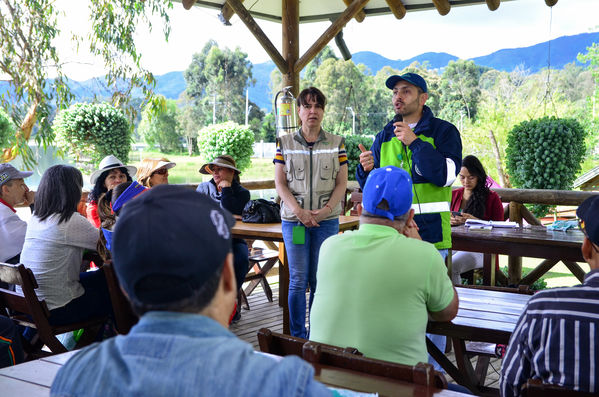 Recorrido Caminos Agua lideres comunitarios Acueducto Sur
Recorrido Caminos Agua lideres comunitarios Acueducto Sur.
Fecha: Noviembre 16 2019.
Para descargar esta fotografía en alta resolución, haga clic sobre la imagen hasta que la misma se despliegue en la pantalla completa; luego dé clic derecho y elija la opción "guardar imagen como". 
En caso de publicación por cualquier medio, solicitamos acompañarla del crédito: "Foto EPM"
Palabras clave: Recorrido Caminos Agua lideres comunitarios Acueducto Sur