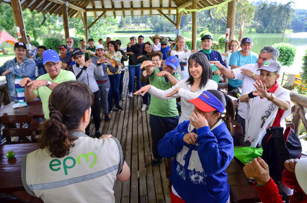 Recorrido Caminos Agua lideres comunitarios Acueducto Sur
Recorrido Caminos Agua lideres comunitarios Acueducto Sur.
Fecha: Noviembre 16 2019.
Para descargar esta fotografía en alta resolución, haga clic sobre la imagen hasta que la misma se despliegue en la pantalla completa; luego dé clic derecho y elija la opción "guardar imagen como". 
En caso de publicación por cualquier medio, solicitamos acompañarla del crédito: "Foto EPM"
Palabras clave: Recorrido Caminos Agua lideres comunitarios Acueducto Sur