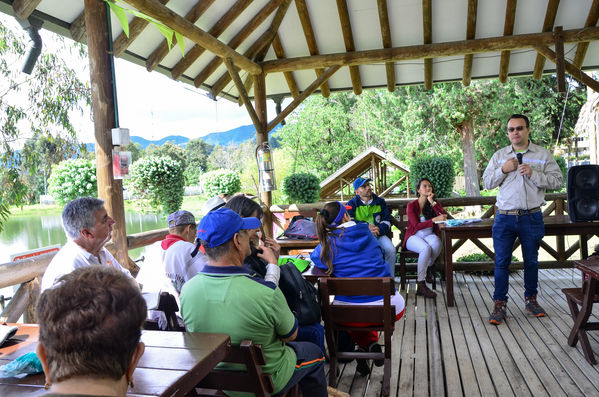 Recorrido Caminos Agua lideres comunitarios Acueducto Sur
Recorrido Caminos Agua lideres comunitarios Acueducto Sur.
Fecha: Noviembre 16 2019.
Para descargar esta fotografía en alta resolución, haga clic sobre la imagen hasta que la misma se despliegue en la pantalla completa; luego dé clic derecho y elija la opción "guardar imagen como". 
En caso de publicación por cualquier medio, solicitamos acompañarla del crédito: "Foto EPM"
Palabras clave: Recorrido Caminos Agua lideres comunitarios Acueducto Sur