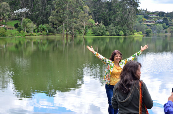 Recorrido Caminos Agua lideres comunitarios Acueducto Sur
Recorrido Caminos Agua lideres comunitarios Acueducto Sur.
Fecha: Noviembre 16 2019.
Para descargar esta fotografía en alta resolución, haga clic sobre la imagen hasta que la misma se despliegue en la pantalla completa; luego dé clic derecho y elija la opción "guardar imagen como". 
En caso de publicación por cualquier medio, solicitamos acompañarla del crédito: "Foto EPM"
Palabras clave: Recorrido Caminos Agua lideres comunitarios Acueducto Sur