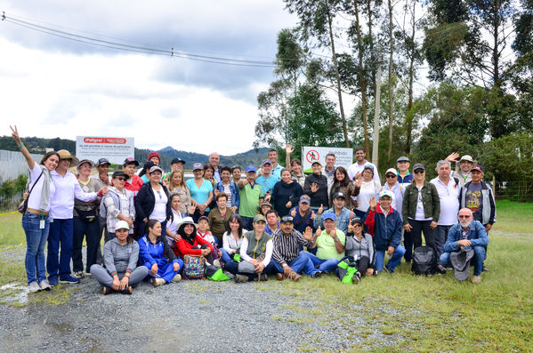 Recorrido Caminos Agua lideres comunitarios Acueducto Sur
Recorrido Caminos Agua lideres comunitarios Acueducto Sur.
Fecha: Noviembre 16 2019.
Para descargar esta fotografía en alta resolución, haga clic sobre la imagen hasta que la misma se despliegue en la pantalla completa; luego dé clic derecho y elija la opción "guardar imagen como". 
En caso de publicación por cualquier medio, solicitamos acompañarla del crédito: "Foto EPM"
Palabras clave: Recorrido Caminos Agua lideres comunitarios Acueducto Sur