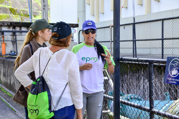 Recorrido Caminos Agua lideres comunitarios Acueducto Sur
Recorrido Caminos Agua lideres comunitarios Acueducto Sur.
Fecha: Noviembre 16 2019.
Para descargar esta fotografía en alta resolución, haga clic sobre la imagen hasta que la misma se despliegue en la pantalla completa; luego dé clic derecho y elija la opción "guardar imagen como". 
En caso de publicación por cualquier medio, solicitamos acompañarla del crédito: "Foto EPM"
Palabras clave: Recorrido Caminos Agua lideres comunitarios Acueducto Sur