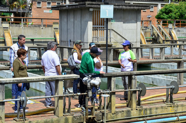 Recorrido Caminos Agua lideres comunitarios Acueducto Sur
Recorrido Caminos Agua lideres comunitarios Acueducto Sur.
Fecha: Noviembre 16 2019.
Para descargar esta fotografía en alta resolución, haga clic sobre la imagen hasta que la misma se despliegue en la pantalla completa; luego dé clic derecho y elija la opción "guardar imagen como". 
En caso de publicación por cualquier medio, solicitamos acompañarla del crédito: "Foto EPM"
Palabras clave: Recorrido Caminos Agua lideres comunitarios Acueducto Sur