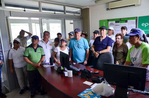 Recorrido Caminos Agua lideres comunitarios Acueducto Sur
Recorrido Caminos Agua lideres comunitarios Acueducto Sur.
Fecha: Noviembre 16 2019.
Para descargar esta fotografía en alta resolución, haga clic sobre la imagen hasta que la misma se despliegue en la pantalla completa; luego dé clic derecho y elija la opción "guardar imagen como". 
En caso de publicación por cualquier medio, solicitamos acompañarla del crédito: "Foto EPM"
Palabras clave: Recorrido Caminos Agua lideres comunitarios Acueducto Sur