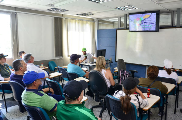 Recorrido Caminos Agua lideres comunitarios Acueducto Sur
Recorrido Caminos Agua lideres comunitarios Acueducto Sur.
Fecha: Noviembre 16 2019.
Para descargar esta fotografía en alta resolución, haga clic sobre la imagen hasta que la misma se despliegue en la pantalla completa; luego dé clic derecho y elija la opción "guardar imagen como". 
En caso de publicación por cualquier medio, solicitamos acompañarla del crédito: "Foto EPM"
Palabras clave: Recorrido Caminos Agua lideres comunitarios Acueducto Sur