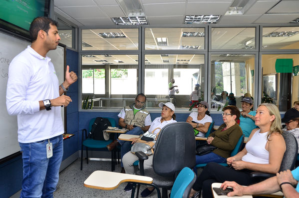 Recorrido Caminos Agua lideres comunitarios Acueducto Sur
Recorrido Caminos Agua lideres comunitarios Acueducto Sur.
Fecha: Noviembre 16 2019.
Para descargar esta fotografía en alta resolución, haga clic sobre la imagen hasta que la misma se despliegue en la pantalla completa; luego dé clic derecho y elija la opción "guardar imagen como". 
En caso de publicación por cualquier medio, solicitamos acompañarla del crédito: "Foto EPM"
Palabras clave: Recorrido Caminos Agua lideres comunitarios Acueducto Sur