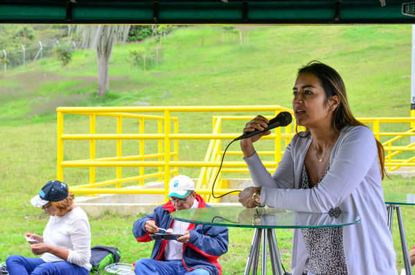 Recorrido Caminos Agua lideres comunitarios Acueducto Sur
Recorrido Caminos Agua lideres comunitarios Acueducto Sur.
Fecha: Noviembre 16 2019.
Para descargar esta fotografía en alta resolución, haga clic sobre la imagen hasta que la misma se despliegue en la pantalla completa; luego dé clic derecho y elija la opción "guardar imagen como". 
En caso de publicación por cualquier medio, solicitamos acompañarla del crédito: "Foto EPM"
Palabras clave: Recorrido Caminos Agua lideres comunitarios Acueducto Sur
