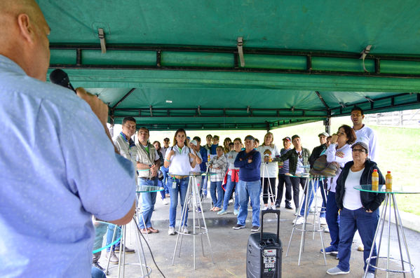 Recorrido Caminos Agua lideres comunitarios Acueducto Sur
Recorrido Caminos Agua lideres comunitarios Acueducto Sur.
Fecha: Noviembre 16 2019.
Para descargar esta fotografía en alta resolución, haga clic sobre la imagen hasta que la misma se despliegue en la pantalla completa; luego dé clic derecho y elija la opción "guardar imagen como". 
En caso de publicación por cualquier medio, solicitamos acompañarla del crédito: "Foto EPM"
Palabras clave: Recorrido Caminos Agua lideres comunitarios Acueducto Sur