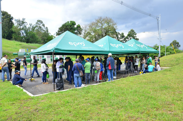 Recorrido Caminos Agua lideres comunitarios Acueducto Sur
Recorrido Caminos Agua lideres comunitarios Acueducto Sur.
Fecha: Noviembre 16 2019.
Para descargar esta fotografía en alta resolución, haga clic sobre la imagen hasta que la misma se despliegue en la pantalla completa; luego dé clic derecho y elija la opción "guardar imagen como". 
En caso de publicación por cualquier medio, solicitamos acompañarla del crédito: "Foto EPM"
Palabras clave: Recorrido Caminos Agua lideres comunitarios Acueducto Sur