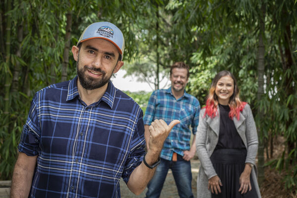 Camino al Barrio  Nuevos Presentadores
Camino al Barrio, Nuevos Presentadores.
Fecha: Noviembre 17 2020.
Para descargar esta fotografía en alta resolución, haga clic sobre la imagen hasta que la misma se despliegue en la pantalla completa; luego dé clic derecho y elija la opción "guardar imagen como". 
En caso de publicación por cualquier medio, solicitamos acompañarla del crédito: "Foto EPM"
Palabras clave: Camino al Barrio  Nuevos Presentadores