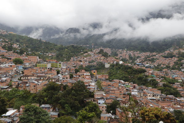 Programa Unidos por el Agua en Villatina
Programa Unidos por el Agua en Villatina
Fecha: Noviembre 18 de 2017
Para descargar esta fotografía en alta resolución, haga clic sobre la imagen hasta que la misma se despliegue en la pantalla completa; luego dé clic derecho y elija la opción "guardar imagen como". 
En caso de publicación por cualquier medio, solicitamos acompañarla del crédito: "Foto EPM"
Palabras clave: Programa Unidos por el Agua en Villatina