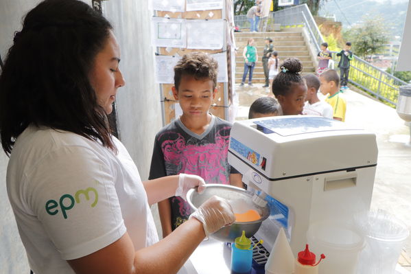 Programa Unidos por el Agua en Villatina
Programa Unidos por el Agua en Villatina
Fecha: Noviembre 18 de 2017
Para descargar esta fotografía en alta resolución, haga clic sobre la imagen hasta que la misma se despliegue en la pantalla completa; luego dé clic derecho y elija la opción "guardar imagen como". 
En caso de publicación por cualquier medio, solicitamos acompañarla del crédito: "Foto EPM"
