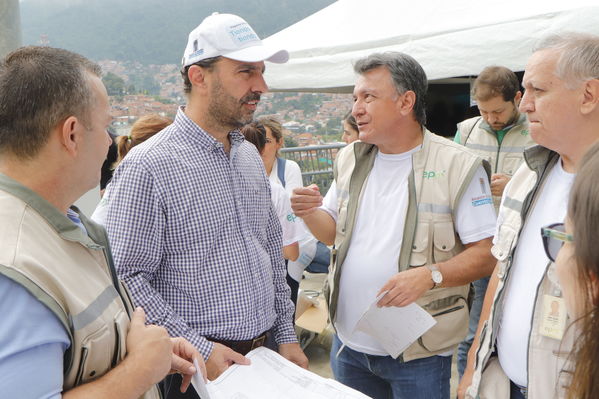 Programa Unidos por el Agua en Villatina
Programa Unidos por el Agua en Villatina
Fecha: Noviembre 18 de 2017
Para descargar esta fotografía en alta resolución, haga clic sobre la imagen hasta que la misma se despliegue en la pantalla completa; luego dé clic derecho y elija la opción "guardar imagen como". 
En caso de publicación por cualquier medio, solicitamos acompañarla del crédito: "Foto EPM"
Palabras clave: Programa Unidos por el Agua en Villatina
