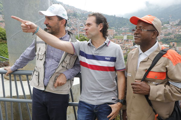 Programa Unidos por el Agua en Villatina
Programa Unidos por el Agua en Villatina
Fecha: Noviembre 18 de 2017
Para descargar esta fotografía en alta resolución, haga clic sobre la imagen hasta que la misma se despliegue en la pantalla completa; luego dé clic derecho y elija la opción "guardar imagen como". 
En caso de publicación por cualquier medio, solicitamos acompañarla del crédito: "Foto EPM"
Palabras clave: Programa Unidos por el Agua en Villatina