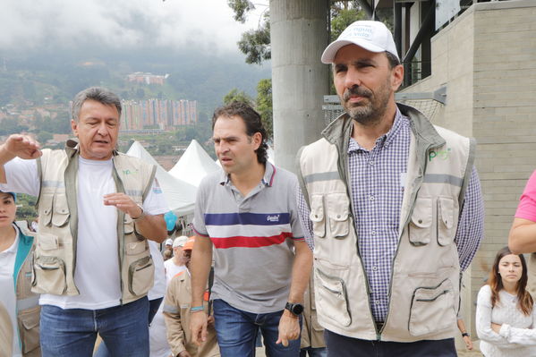 Programa Unidos por el Agua en Villatina
Programa Unidos por el Agua en Villatina
Fecha: Noviembre 18 de 2017
Para descargar esta fotografía en alta resolución, haga clic sobre la imagen hasta que la misma se despliegue en la pantalla completa; luego dé clic derecho y elija la opción "guardar imagen como". 
En caso de publicación por cualquier medio, solicitamos acompañarla del crédito: "Foto EPM"
Palabras clave: Programa Unidos por el Agua en Villatina
