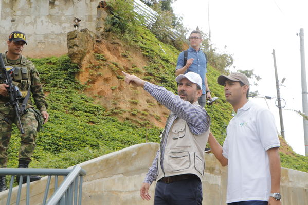 Programa Unidos por el Agua en Villatina
Programa Unidos por el Agua en Villatina
Fecha: Noviembre 18 de 2017
Para descargar esta fotografía en alta resolución, haga clic sobre la imagen hasta que la misma se despliegue en la pantalla completa; luego dé clic derecho y elija la opción "guardar imagen como". 
En caso de publicación por cualquier medio, solicitamos acompañarla del crédito: "Foto EPM"
Palabras clave: Programa Unidos por el Agua en Villatina