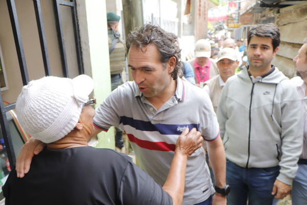 Programa Unidos por el Agua en Villatina
Programa Unidos por el Agua en Villatina
Fecha: Noviembre 18 de 2017
Para descargar esta fotografía en alta resolución, haga clic sobre la imagen hasta que la misma se despliegue en la pantalla completa; luego dé clic derecho y elija la opción "guardar imagen como". 
En caso de publicación por cualquier medio, solicitamos acompañarla del crédito: "Foto EPM"
Palabras clave: Programa Unidos por el Agua en Villatina