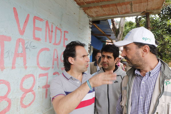 Programa Unidos por el Agua en Villatina
Programa Unidos por el Agua en Villatina
Fecha: Noviembre 18 de 2017
Para descargar esta fotografía en alta resolución, haga clic sobre la imagen hasta que la misma se despliegue en la pantalla completa; luego dé clic derecho y elija la opción "guardar imagen como". 
En caso de publicación por cualquier medio, solicitamos acompañarla del crédito: "Foto EPM"
Palabras clave: Programa Unidos por el Agua en Villatina