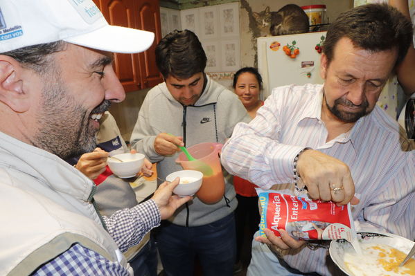 Programa Unidos por el Agua en Villatina
Programa Unidos por el Agua en Villatina
Fecha: Noviembre 18 de 2017
Para descargar esta fotografía en alta resolución, haga clic sobre la imagen hasta que la misma se despliegue en la pantalla completa; luego dé clic derecho y elija la opción "guardar imagen como". 
En caso de publicación por cualquier medio, solicitamos acompañarla del crédito: "Foto EPM"
Palabras clave: Programa Unidos por el Agua en Villatina