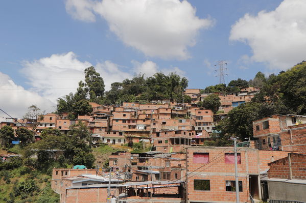 Programa Unidos por el Agua en Villatina
Programa Unidos por el Agua en Villatina
Fecha: Noviembre 18 de 2017
Para descargar esta fotografía en alta resolución, haga clic sobre la imagen hasta que la misma se despliegue en la pantalla completa; luego dé clic derecho y elija la opción "guardar imagen como". 
En caso de publicación por cualquier medio, solicitamos acompañarla del crédito: "Foto EPM"
Palabras clave: Programa Unidos por el Agua en Villatina
