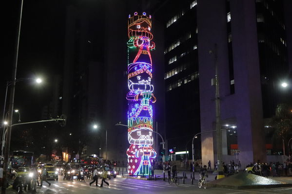 Alumbrado Navideño
Alumbrado Navideño
Fecha: Noviembre 30 de 2017
Para descargar esta fotografía en alta resolución, haga clic sobre la imagen hasta que la misma se despliegue en la pantalla completa; luego dé clic derecho y elija la opción "guardar imagen como". 
En caso de publicación por cualquier medio, solicitamos acompañarla del crédito: "Foto EPM"
Palabras clave: Alumbrado Navideño