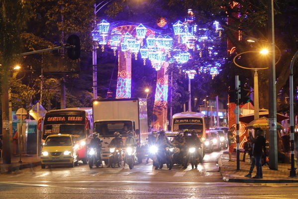 Alumbrado Navideño
Alumbrado Navideño
Fecha: Noviembre 30 de 2017
Para descargar esta fotografía en alta resolución, haga clic sobre la imagen hasta que la misma se despliegue en la pantalla completa; luego dé clic derecho y elija la opción "guardar imagen como". 
En caso de publicación por cualquier medio, solicitamos acompañarla del crédito: "Foto EPM"
Palabras clave: Alumbrado Navideño