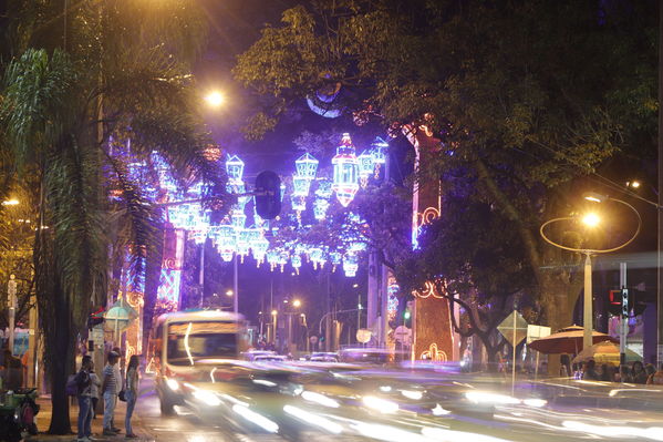 Alumbrado Navideño
Alumbrado Navideño
Fecha: Noviembre 30 de 2017
Para descargar esta fotografía en alta resolución, haga clic sobre la imagen hasta que la misma se despliegue en la pantalla completa; luego dé clic derecho y elija la opción "guardar imagen como". 
En caso de publicación por cualquier medio, solicitamos acompañarla del crédito: "Foto EPM"
Palabras clave: Alumbrado Navideño