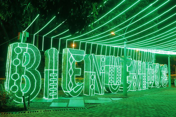 Alumbrado Navideño
Alumbrado Navideño
Fecha: Noviembre 30 de 2017
Para descargar esta fotografía en alta resolución, haga clic sobre la imagen hasta que la misma se despliegue en la pantalla completa; luego dé clic derecho y elija la opción "guardar imagen como". 
En caso de publicación por cualquier medio, solicitamos acompañarla del crédito: "Foto EPM"
Palabras clave: Alumbrado Navideño