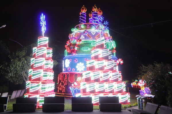 Alumbrado Navideño
Alumbrado Navideño
Fecha: Noviembre 30 de 2017
Para descargar esta fotografía en alta resolución, haga clic sobre la imagen hasta que la misma se despliegue en la pantalla completa; luego dé clic derecho y elija la opción "guardar imagen como". 
En caso de publicación por cualquier medio, solicitamos acompañarla del crédito: "Foto EPM"
Palabras clave: Alumbrado Navideño