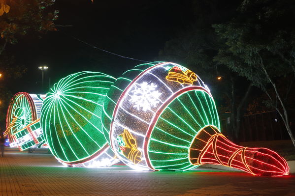 Alumbrado Navideño
Alumbrado Navideño
Fecha: Noviembre 30 de 2017
Para descargar esta fotografía en alta resolución, haga clic sobre la imagen hasta que la misma se despliegue en la pantalla completa; luego dé clic derecho y elija la opción "guardar imagen como". 
En caso de publicación por cualquier medio, solicitamos acompañarla del crédito: "Foto EPM"
Palabras clave: Alumbrado Navideño