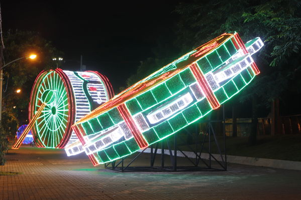 Alumbrado Navideño
Alumbrado Navideño
Fecha: Noviembre 30 de 2017
Para descargar esta fotografía en alta resolución, haga clic sobre la imagen hasta que la misma se despliegue en la pantalla completa; luego dé clic derecho y elija la opción "guardar imagen como". 
En caso de publicación por cualquier medio, solicitamos acompañarla del crédito: "Foto EPM"
Palabras clave: Alumbrado Navideño