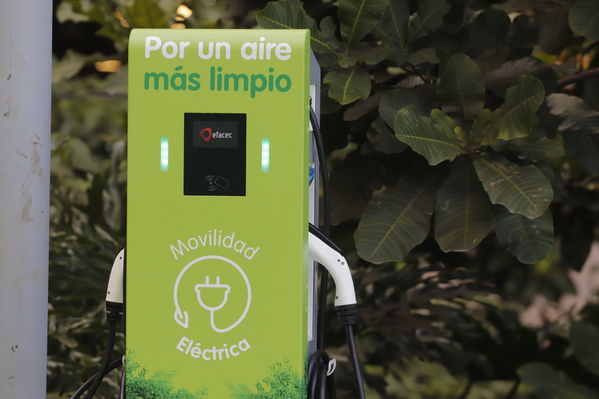 Ruda de prensa – Movilidad Eléctrica El Tesoro
Ruda de prensa – Movilidad Eléctrica El Tesoro
Fecha: Noviembre 21 de 2017
Para descargar esta fotografía en alta resolución, haga clic sobre la imagen hasta que la misma se despliegue en la pantalla completa; luego dé clic derecho y elija la opción "guardar imagen como". 
En caso de publicación por cualquier medio, solicitamos acompañarla del crédito: "Foto EPM"
Palabras clave: Ruda de prensa – Movilidad Eléctrica El Tesoro