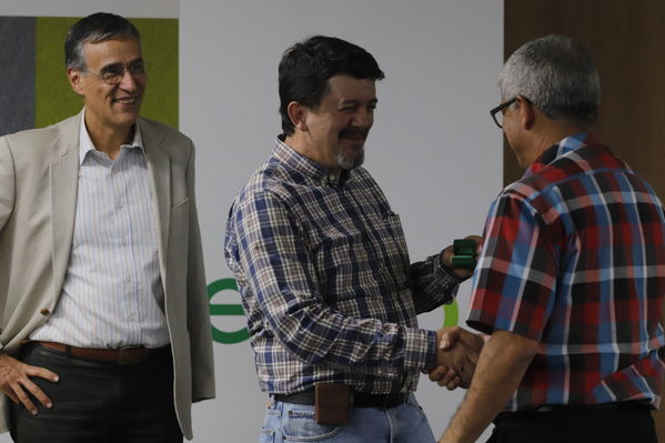 Años de servicio 2017
Años de servicio 2017
Fecha: Noviembre 23 de 2017
Para descargar esta fotografía en alta resolución, haga clic sobre la imagen hasta que la misma se despliegue en la pantalla completa; luego dé clic derecho y elija la opción "guardar imagen como". 
En caso de publicación por cualquier medio, solicitamos acompañarla del crédito: "Foto EPM"
Palabras clave: Años  servicio 2017