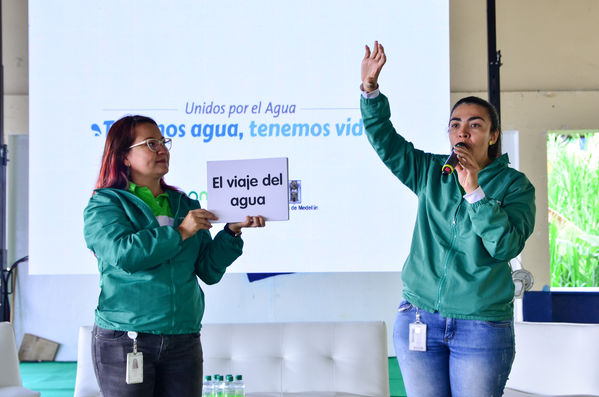 Cierre 2019 Unidos Agua
Cierre 2019 Unidos Agua.
Fecha: Noviembre 22 2019 
Para descargar esta fotografía en alta resolución, haga clic sobre la imagen hasta que la misma se despliegue en la pantalla completa; luego dé clic derecho y elija la opción "guardar imagen como". 
En caso de publicación por cualquier medio, solicitamos acompañarla del crédito: "Foto EPM"
Palabras clave: Cierre 2019 Unidos Agua
