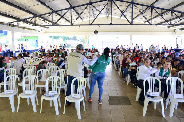 Cierre 2019 Unidos Agua
Cierre 2019 Unidos Agua.
Fecha: Noviembre 22 2019 
Para descargar esta fotografía en alta resolución, haga clic sobre la imagen hasta que la misma se despliegue en la pantalla completa; luego dé clic derecho y elija la opción "guardar imagen como". 
En caso de publicación por cualquier medio, solicitamos acompañarla del crédito: "Foto EPM"
Palabras clave: Cierre 2019 Unidos Agua