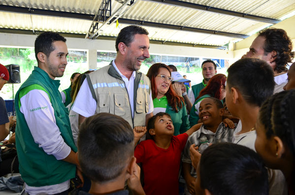 Cierre 2019 Unidos Agua
Cierre 2019 Unidos Agua.
Fecha: Noviembre 22 2019 
Para descargar esta fotografía en alta resolución, haga clic sobre la imagen hasta que la misma se despliegue en la pantalla completa; luego dé clic derecho y elija la opción "guardar imagen como". 
En caso de publicación por cualquier medio, solicitamos acompañarla del crédito: "Foto EPM"
Palabras clave: Cierre 2019 Unidos Agua