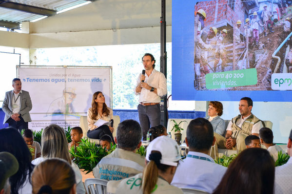 Cierre 2019 Unidos Agua
Cierre 2019 Unidos Agua.
Fecha: Noviembre 22 2019 
Para descargar esta fotografía en alta resolución, haga clic sobre la imagen hasta que la misma se despliegue en la pantalla completa; luego dé clic derecho y elija la opción "guardar imagen como". 
En caso de publicación por cualquier medio, solicitamos acompañarla del crédito: "Foto EPM"
Palabras clave: Cierre 2019 Unidos Agua