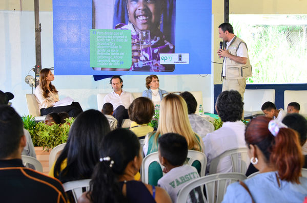 Cierre 2019 Unidos Agua
Cierre 2019 Unidos Agua.
Fecha: Noviembre 22 2019 
Para descargar esta fotografía en alta resolución, haga clic sobre la imagen hasta que la misma se despliegue en la pantalla completa; luego dé clic derecho y elija la opción "guardar imagen como". 
En caso de publicación por cualquier medio, solicitamos acompañarla del crédito: "Foto EPM"
Palabras clave: Cierre 2019 Unidos Agua