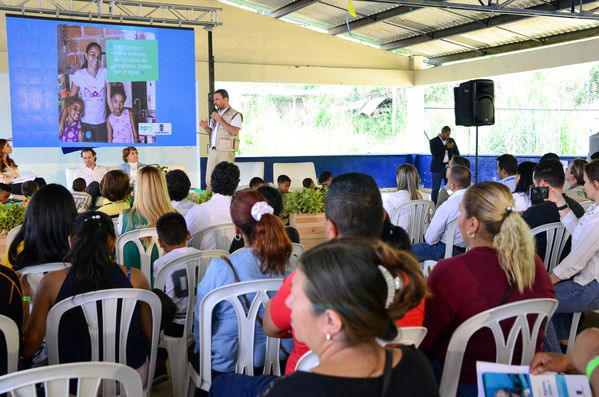 Cierre 2019 Unidos Agua
Cierre 2019 Unidos Agua.
Fecha: Noviembre 22 2019 
Para descargar esta fotografía en alta resolución, haga clic sobre la imagen hasta que la misma se despliegue en la pantalla completa; luego dé clic derecho y elija la opción "guardar imagen como". 
En caso de publicación por cualquier medio, solicitamos acompañarla del crédito: "Foto EPM"
Palabras clave: Cierre 2019 Unidos Agua