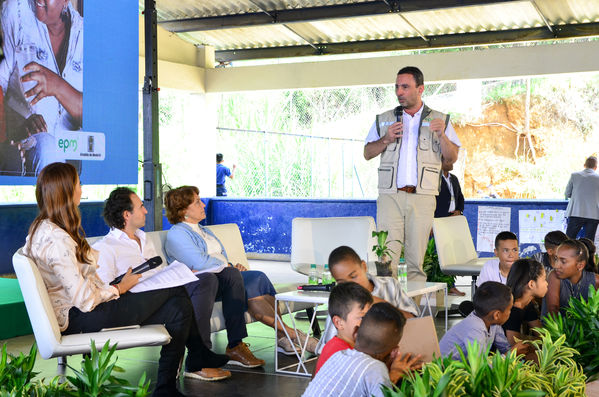 Cierre 2019 Unidos Agua
Cierre 2019 Unidos Agua.
Fecha: Noviembre 22 2019 
Para descargar esta fotografía en alta resolución, haga clic sobre la imagen hasta que la misma se despliegue en la pantalla completa; luego dé clic derecho y elija la opción "guardar imagen como". 
En caso de publicación por cualquier medio, solicitamos acompañarla del crédito: "Foto EPM"
Palabras clave: Cierre 2019 Unidos Agua